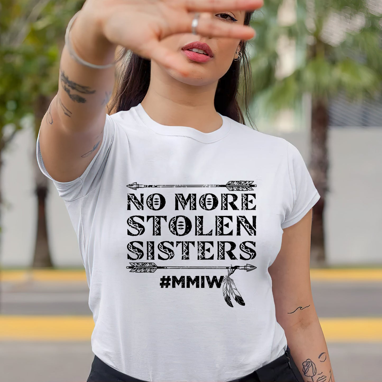 a woman wearing a t - shirt that says no more stolen sisters