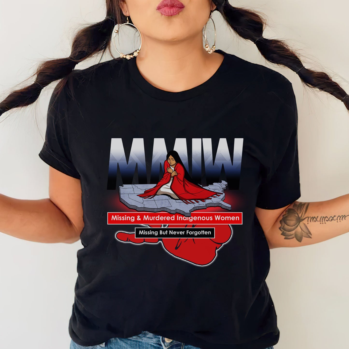 a woman wearing a black t - shirt with the words mauna on it